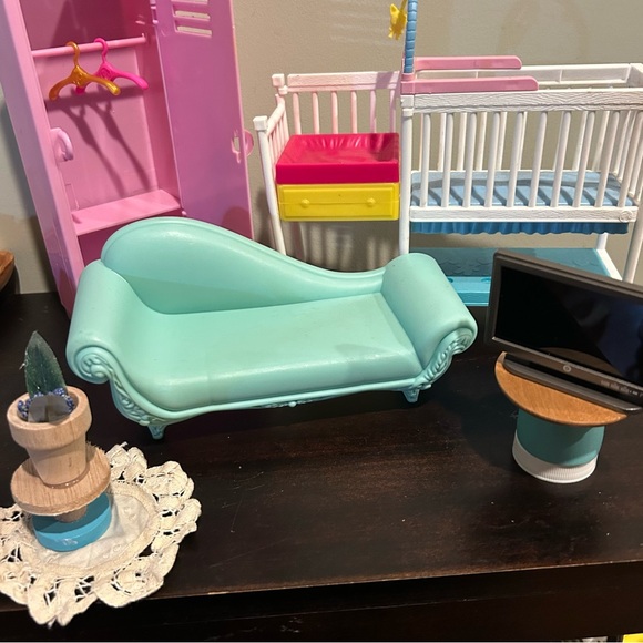 Colorful Barbie Dollhouse Furniture Set + bedroom closet hangars washing machine - Picture 6 of 10